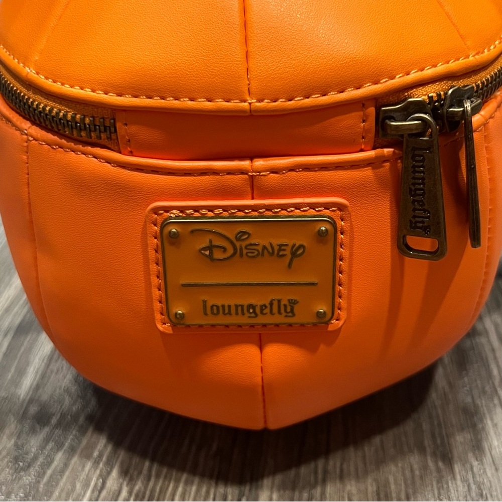 NWT! Official Disney Loungefly Mickey Pumpkin Crossbody bag - Picture 5 of 7